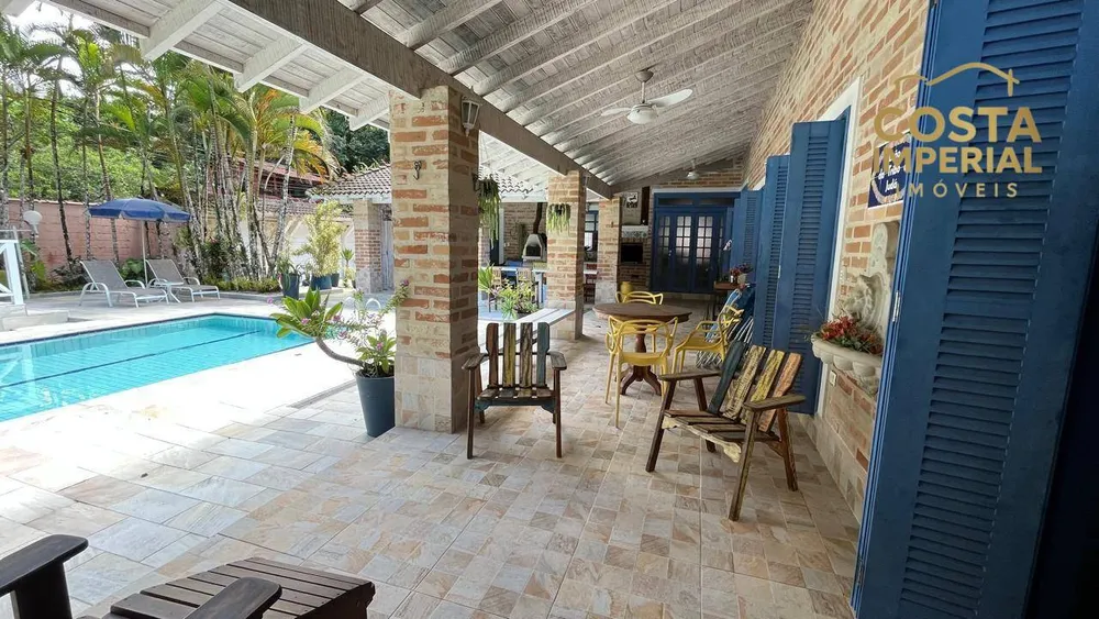 Casa, 4 quartos, 245 m² - Foto 1
