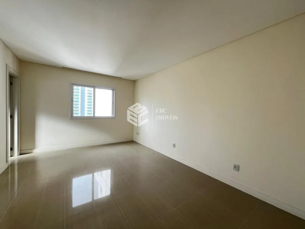 Apartamento, 3 quartos, 136 m² - Foto 1