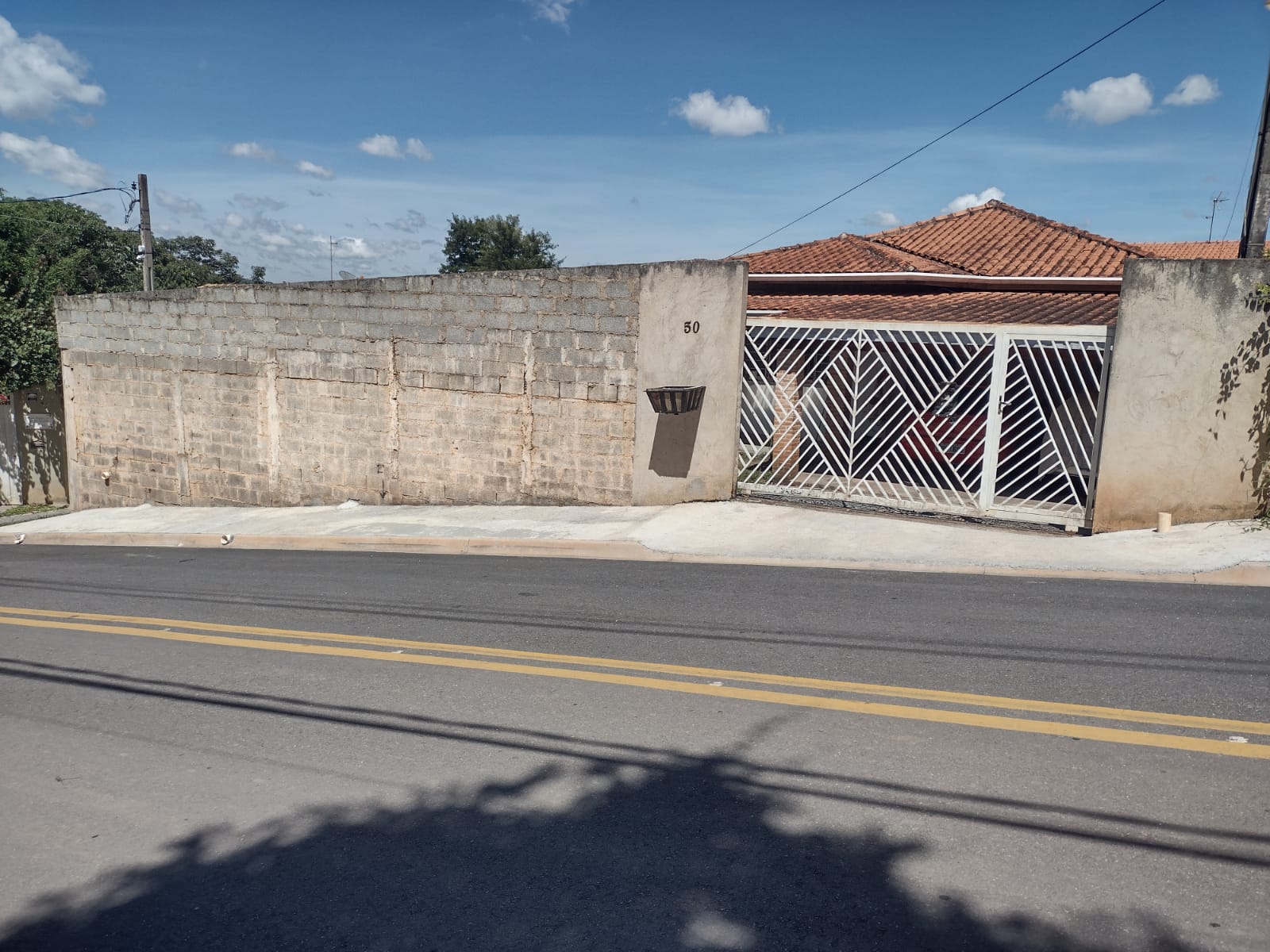 Casa à venda com 3 quartos, 190m² - Foto 1