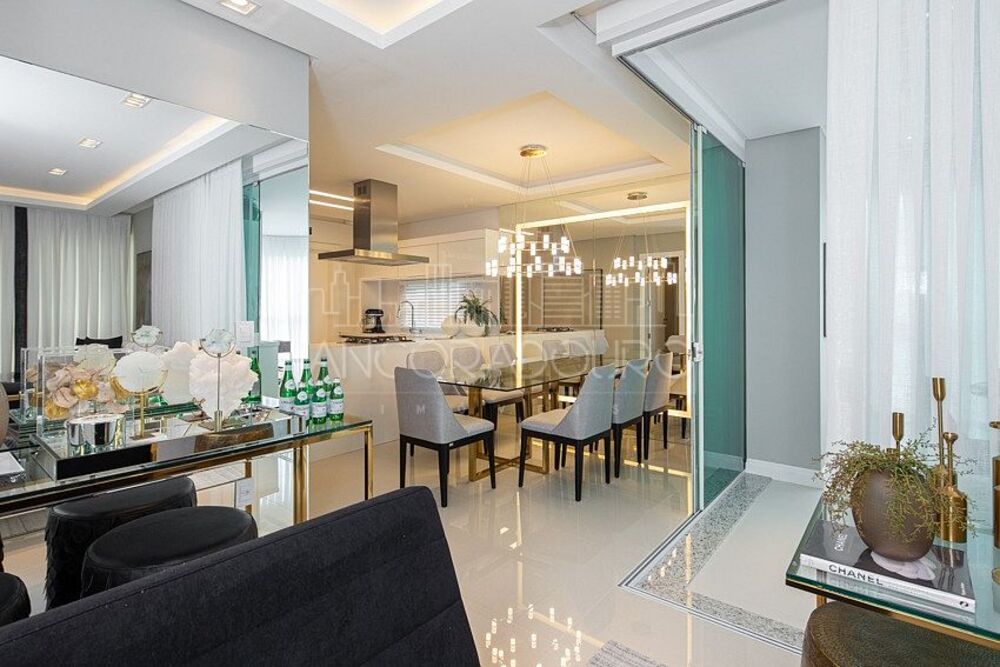 Apartamento à venda com 3 quartos, 132m² - Foto 2