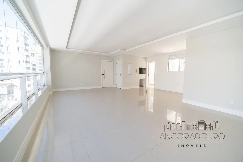 Apartamento, 3 quartos, 251 m² - Foto 2