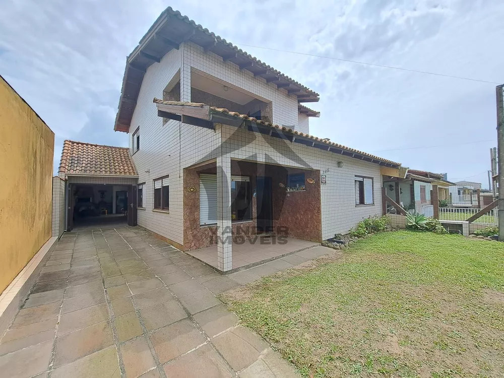 Casa à venda com 4 quartos, 300m² - Foto 1