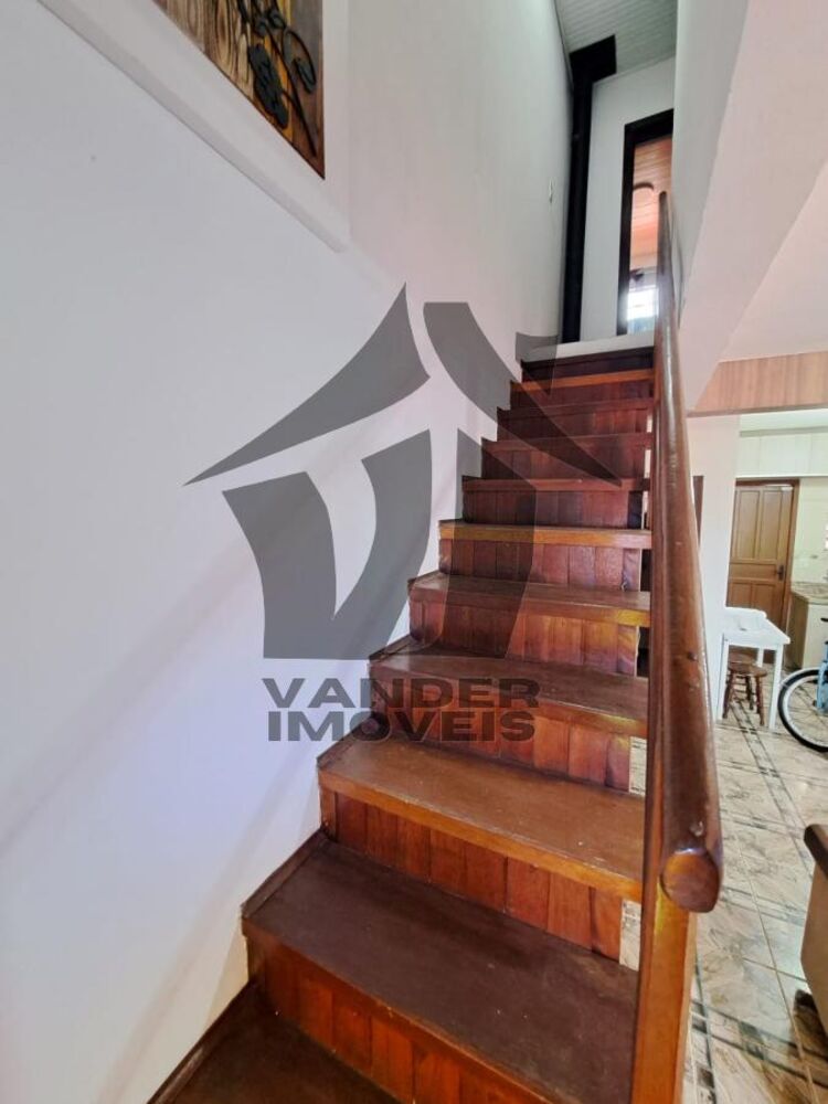 Casa à venda com 2 quartos, 60m² - Foto 4