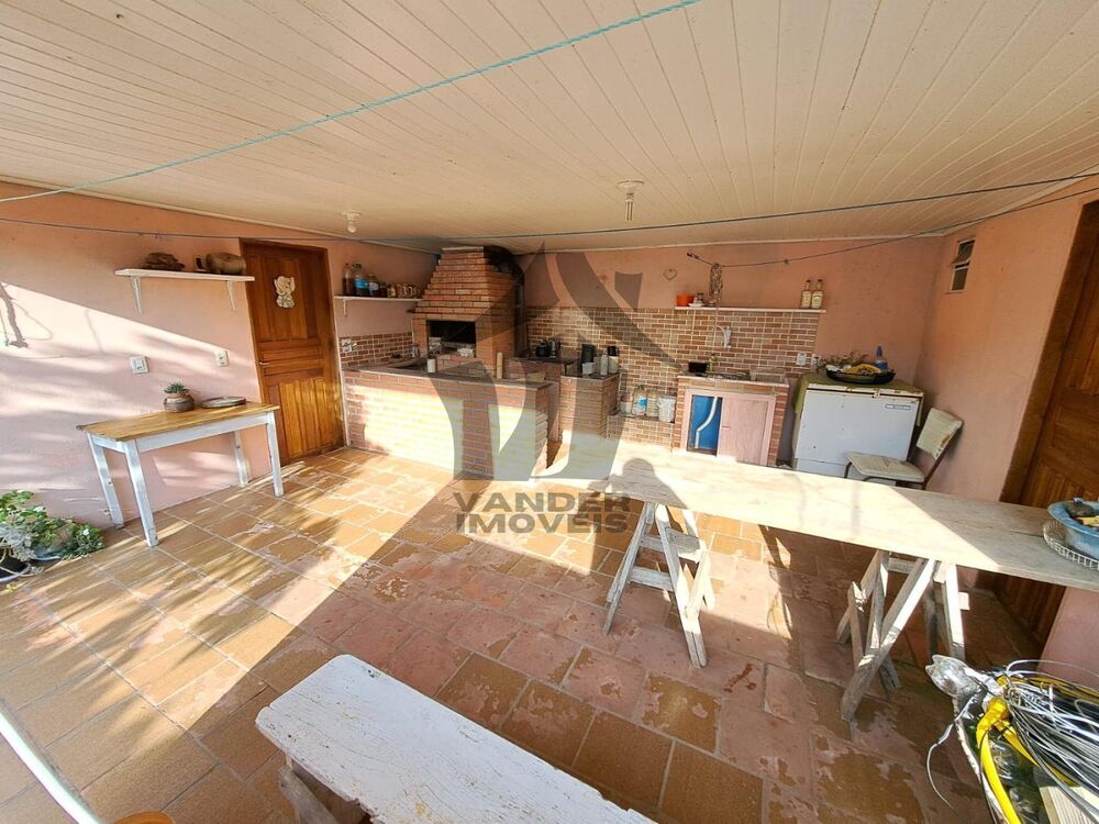 Casa à venda com 4 quartos, 300m² - Foto 4