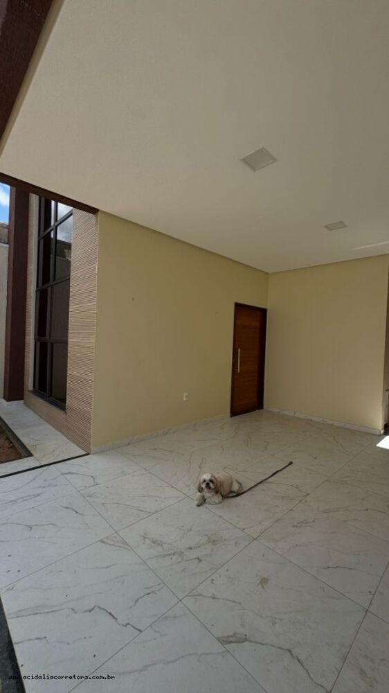 Casa para alugar com 3 quartos, 198m² - Foto 1