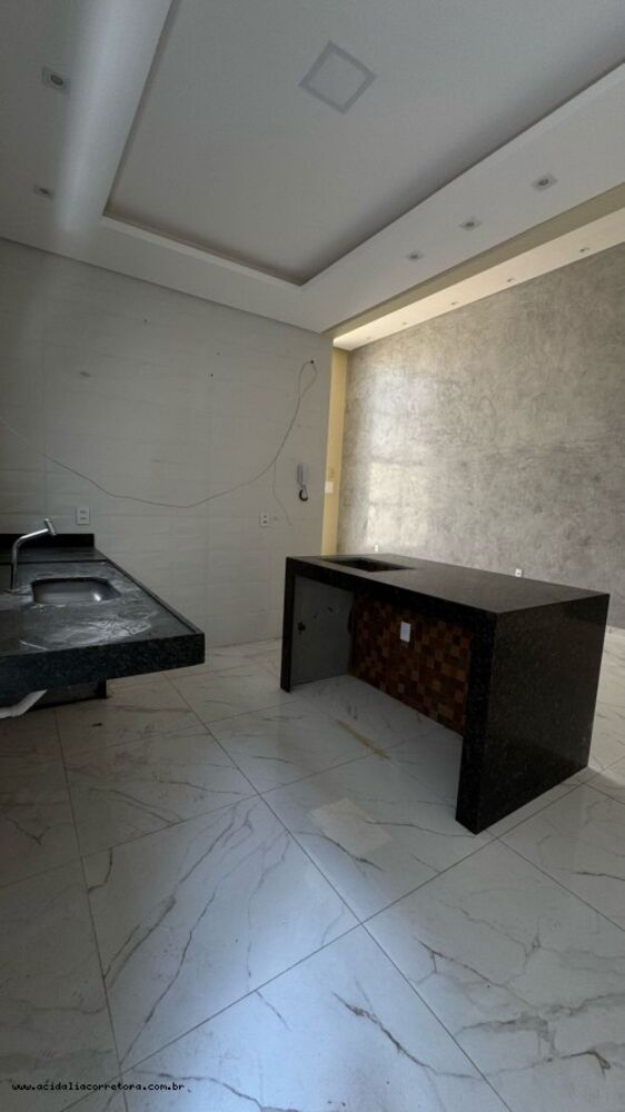 Casa para alugar com 3 quartos, 198m² - Foto 3