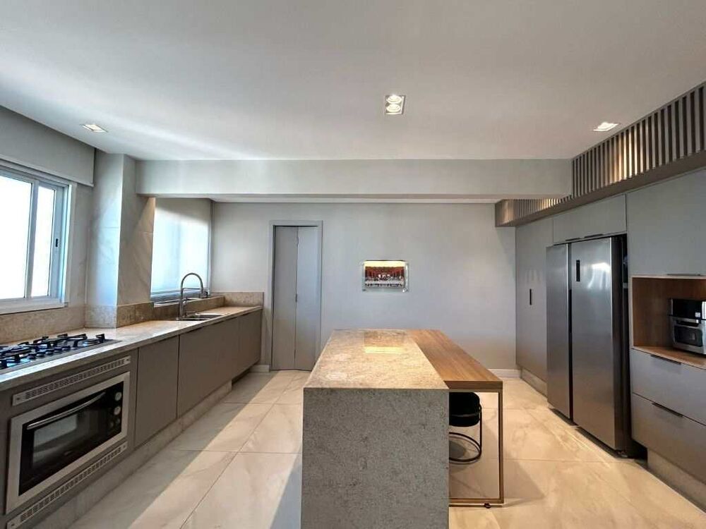 Cobertura, 3 quartos, 218 m² - Foto 2