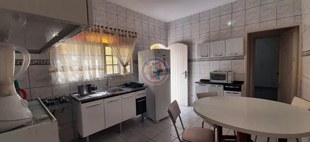 Casa à venda com 2 quartos, 70m² - Foto 2