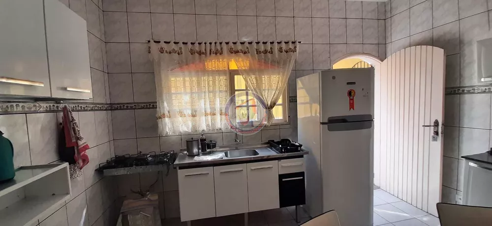 Casa à venda com 2 quartos, 70m² - Foto 4