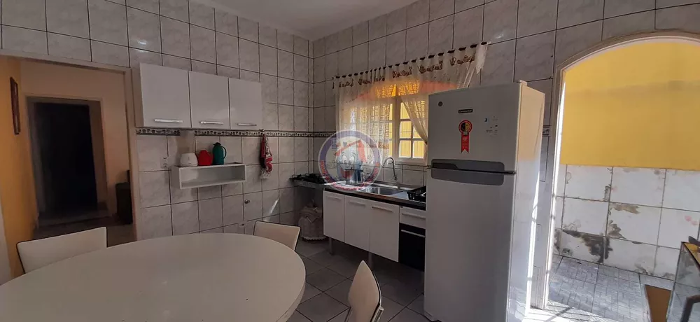 Casa à venda com 2 quartos, 70m² - Foto 3