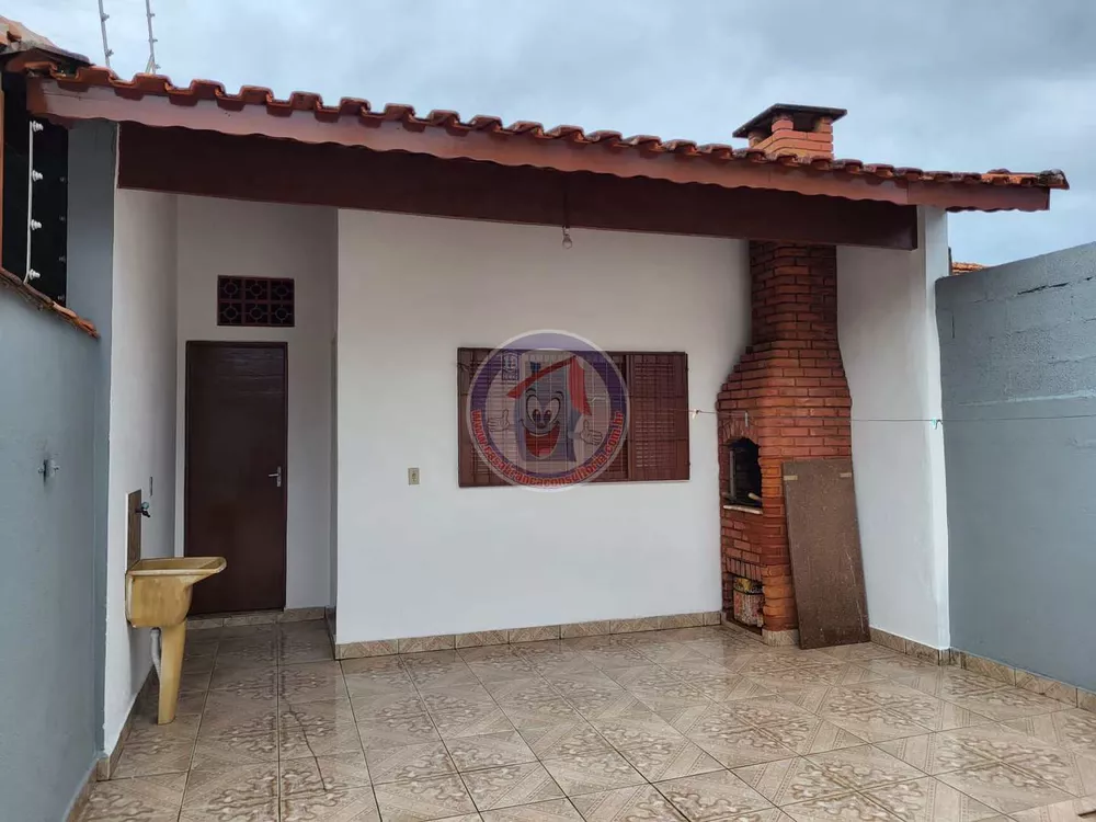 Casa à venda com 3 quartos, 45m² - Foto 1