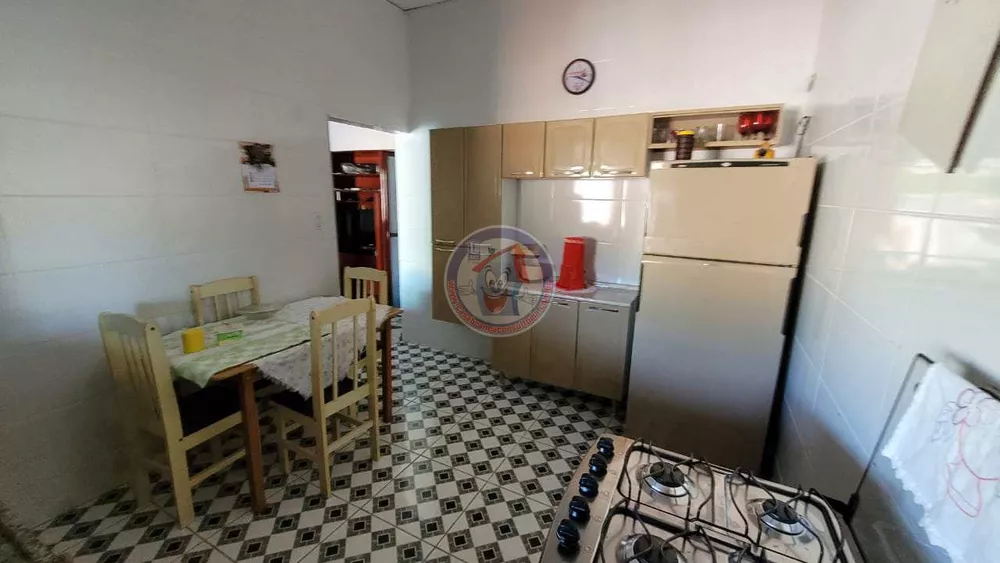 Casa à venda com 4 quartos, 209m² - Foto 1