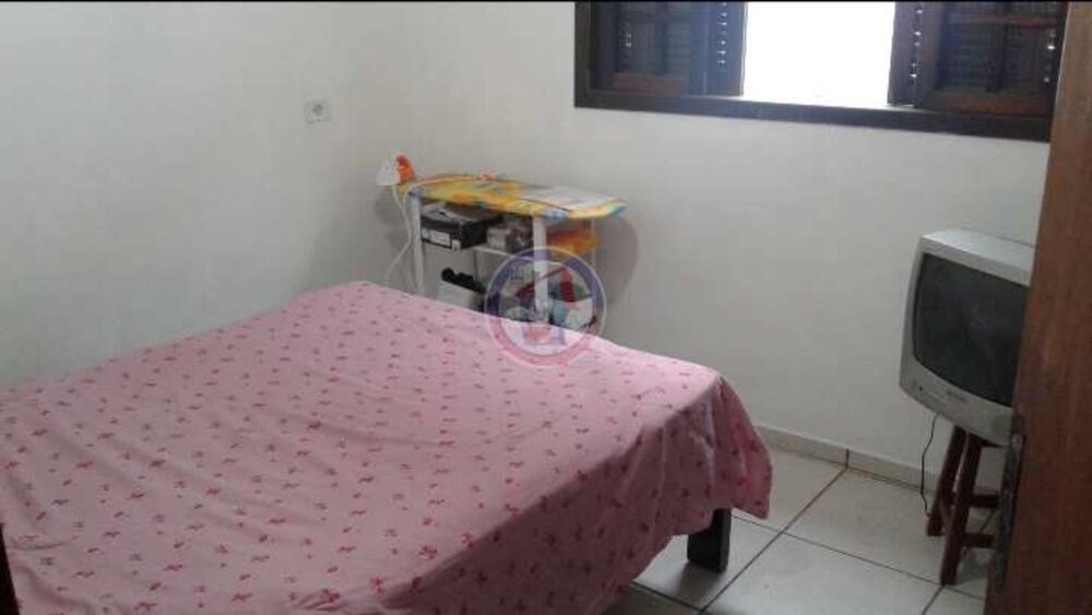 Casa à venda com 2 quartos, 60m² - Foto 2