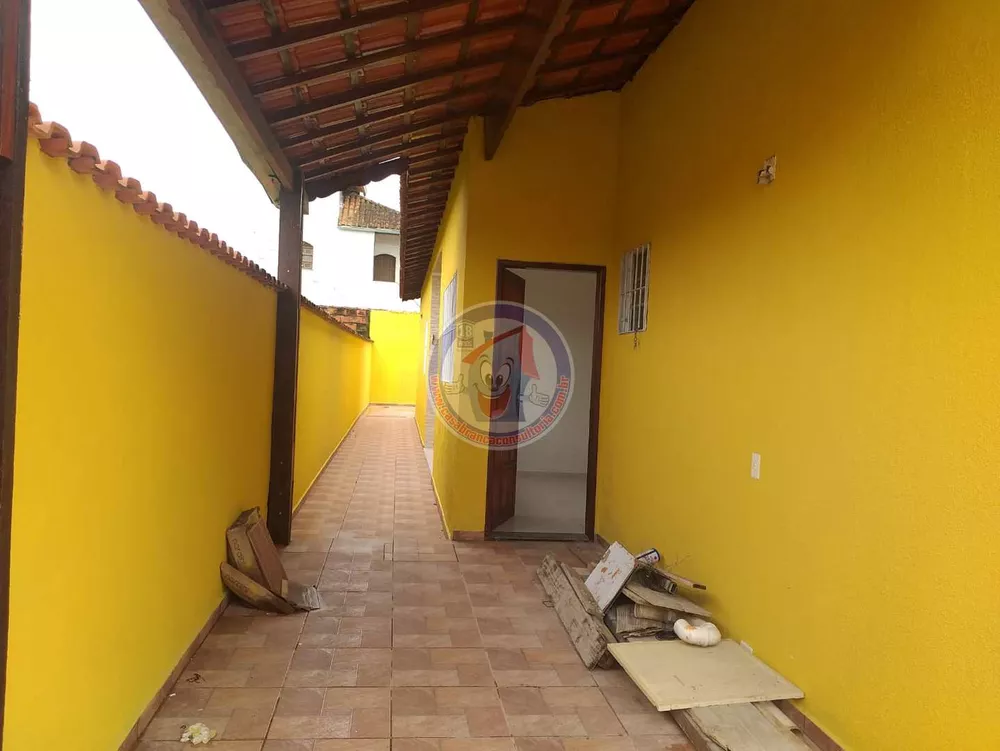 Casa à venda com 3 quartos, 70m² - Foto 2