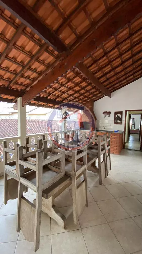 Casa à venda com 3 quartos, 147m² - Foto 1