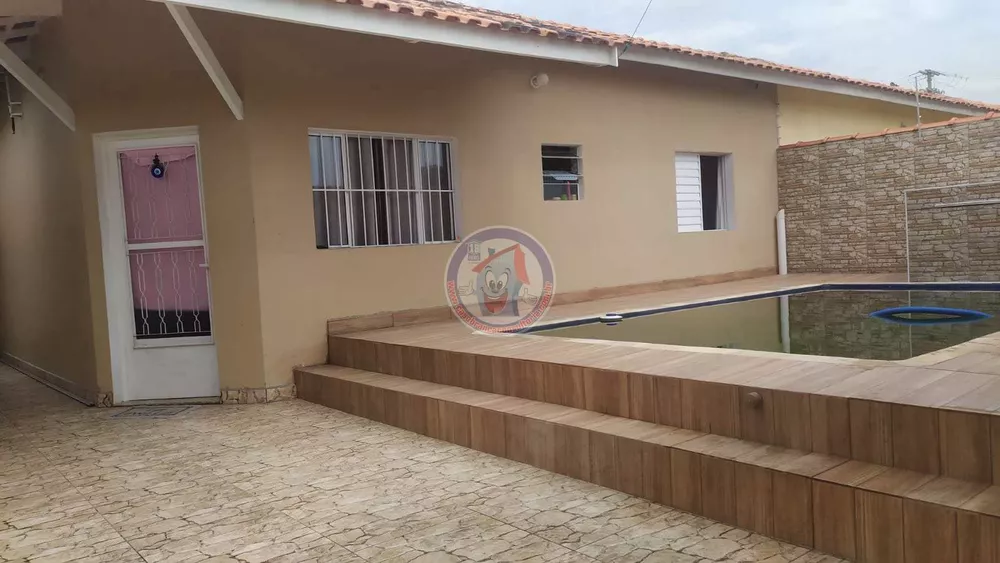 Casa à venda com 2 quartos, 130m² - Foto 1