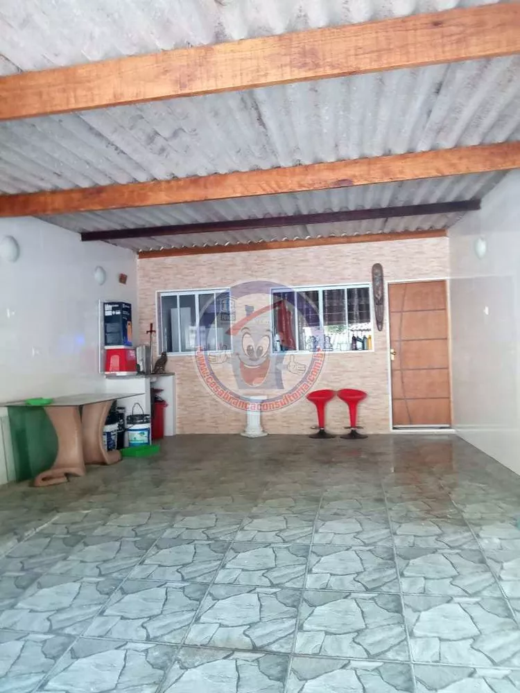 Casa à venda com 3 quartos, 84m² - Foto 1