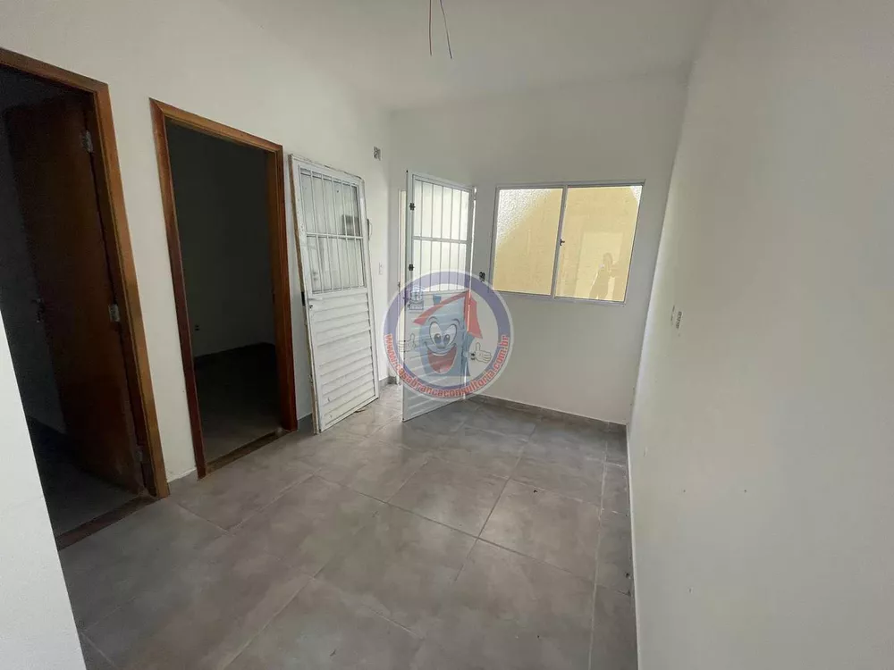 Casa à venda com 2 quartos, 55m² - Foto 2