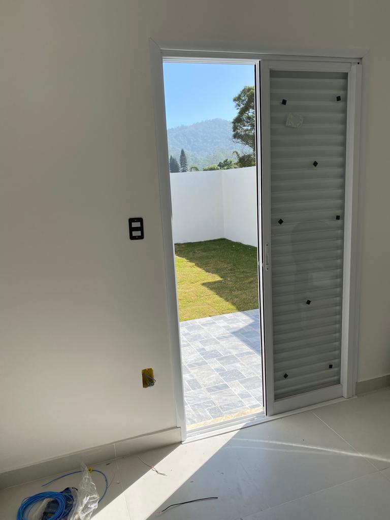 Casa à venda com 2 quartos, 69m² - Foto 17