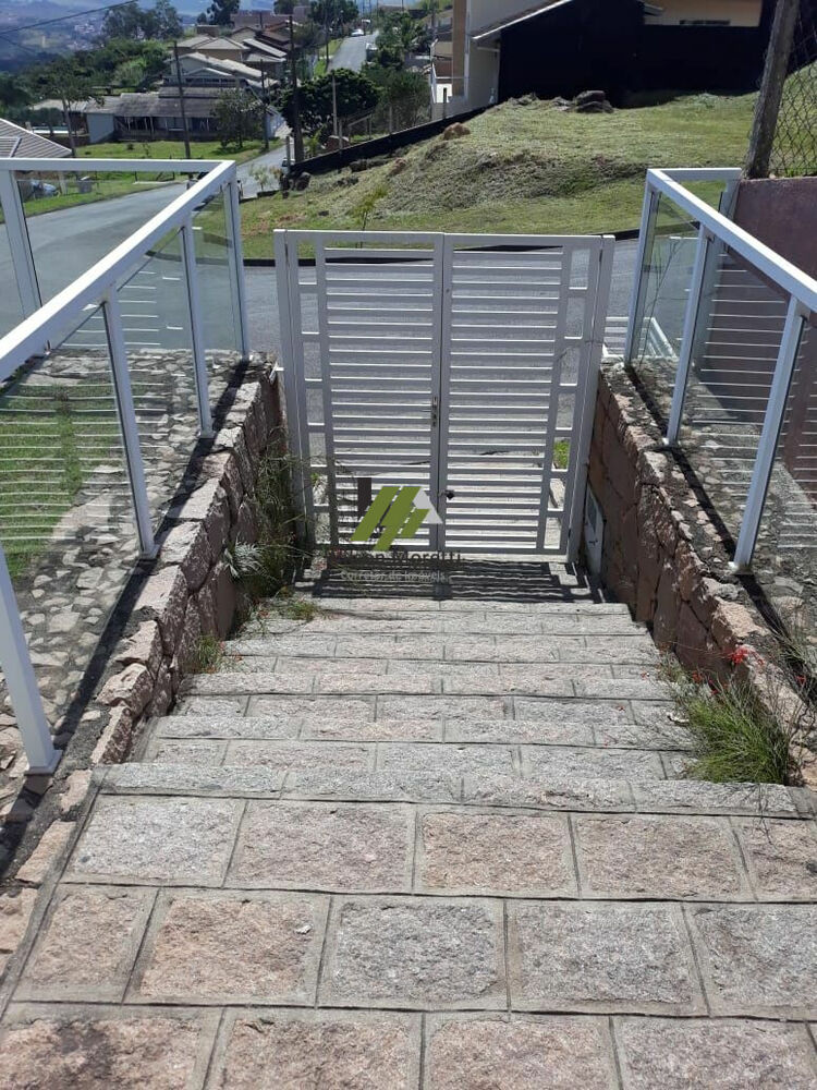 Casa à venda com 3 quartos, 287m² - Foto 1