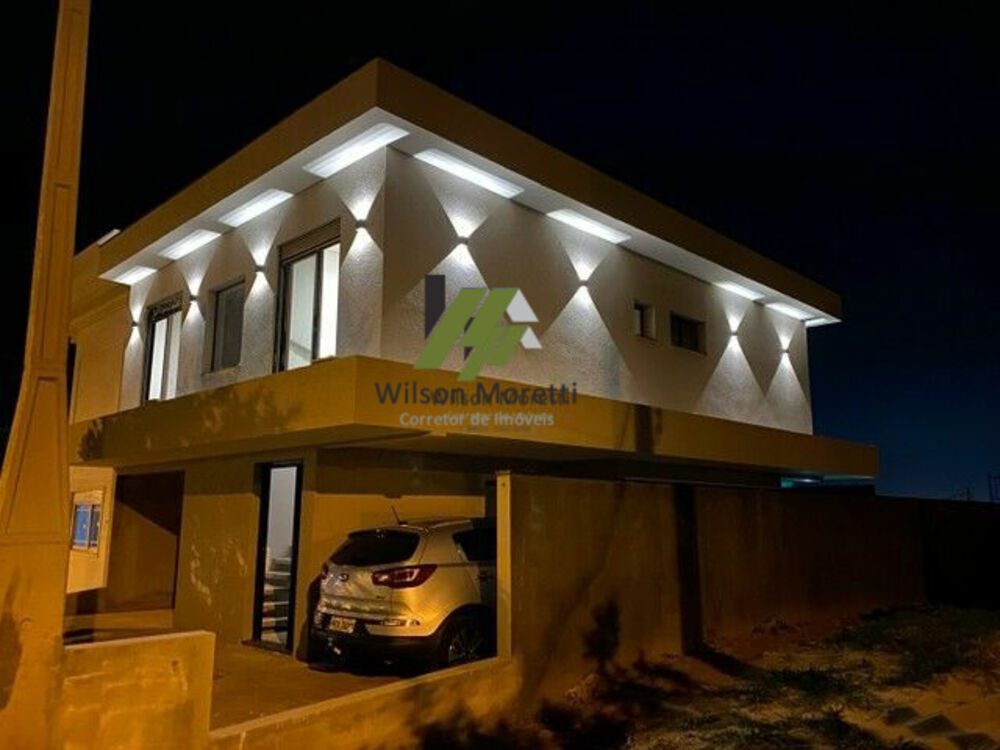 Casa à venda com 4 quartos, 300m² - Foto 1