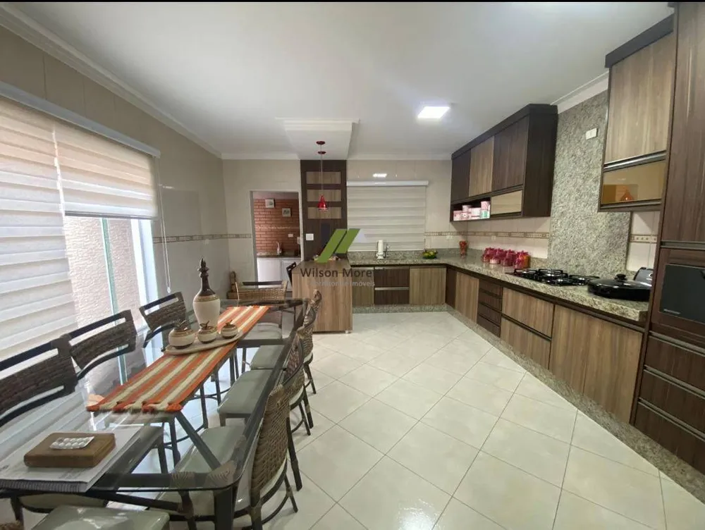 Casa, 3 quartos, 210 m² - Foto 1
