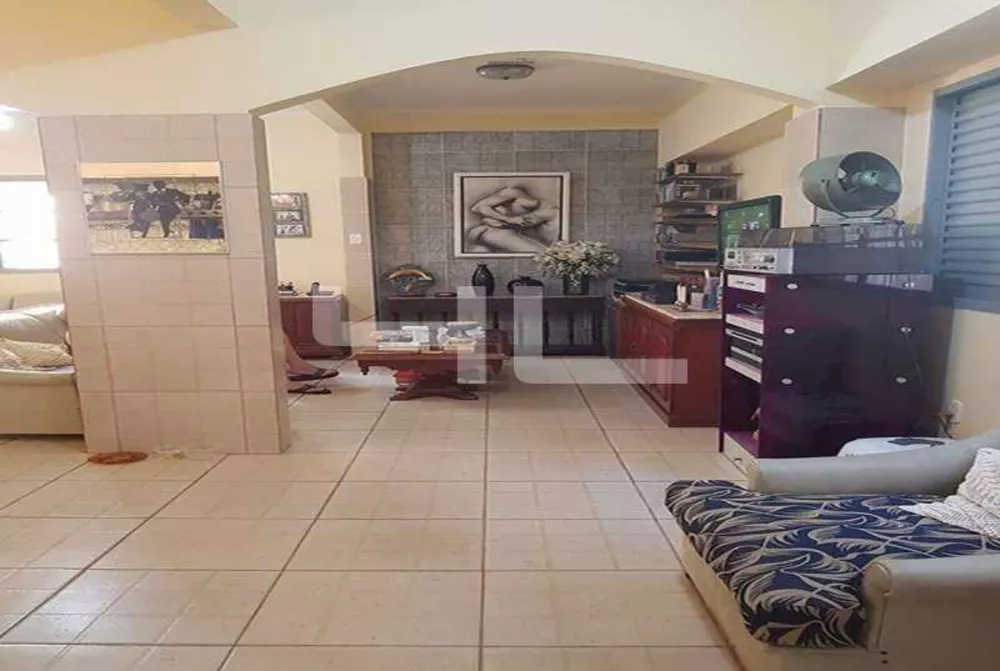 Casa, 5 quartos, 250 m² - Foto 1
