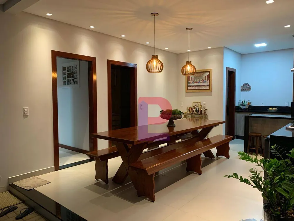 Casa, 3 quartos, 167 m² - Foto 1