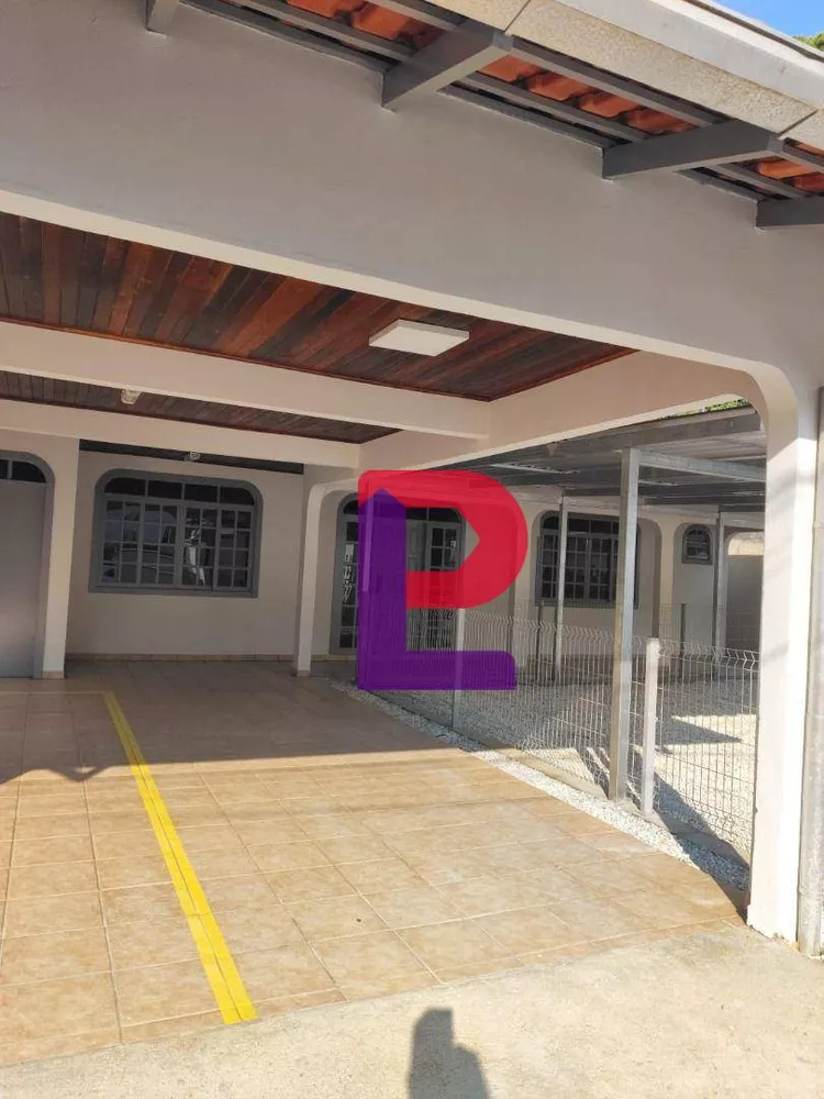 Casa para alugar com 2 quartos, 100m² - Foto 1