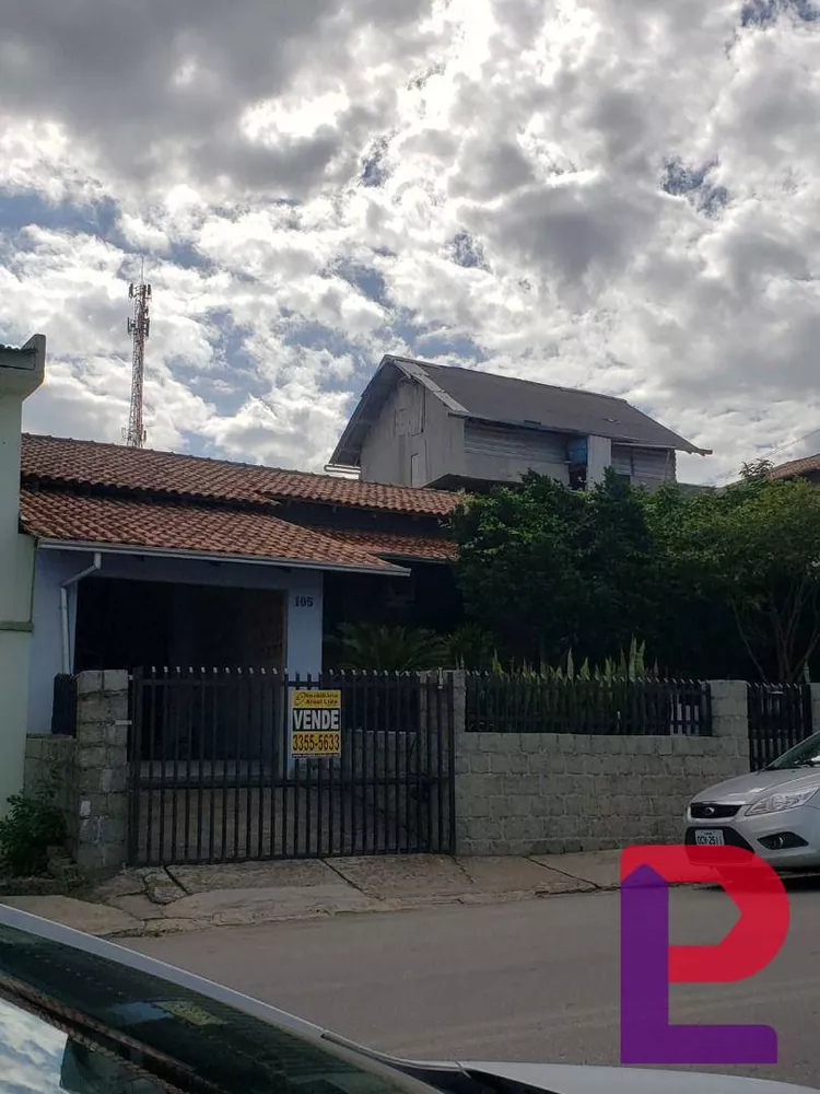 Casa à venda com 3 quartos, 240M2 - Foto 1