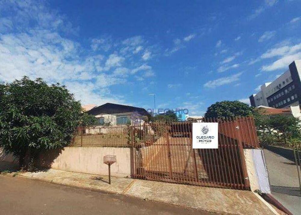 Casa à venda com 4 quartos, 180m² - Foto 1