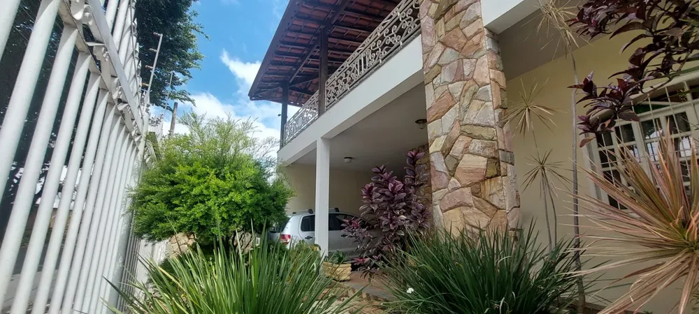 Casa, 6 quartos, 200 m² - Foto 1