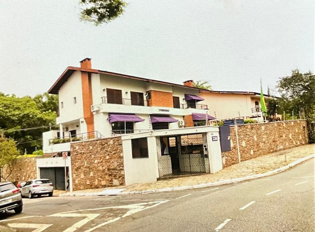 Casa Comercial para alugar com 4 quartos, 720m² - Foto 1