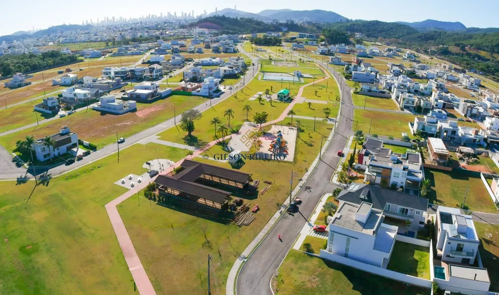 Casa, 4 quartos, 270 m² - Foto 1