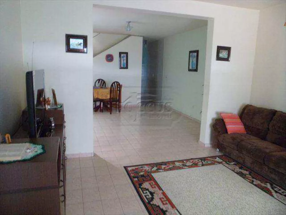 Sobrado à venda com 3 quartos, 208m² - Foto 1