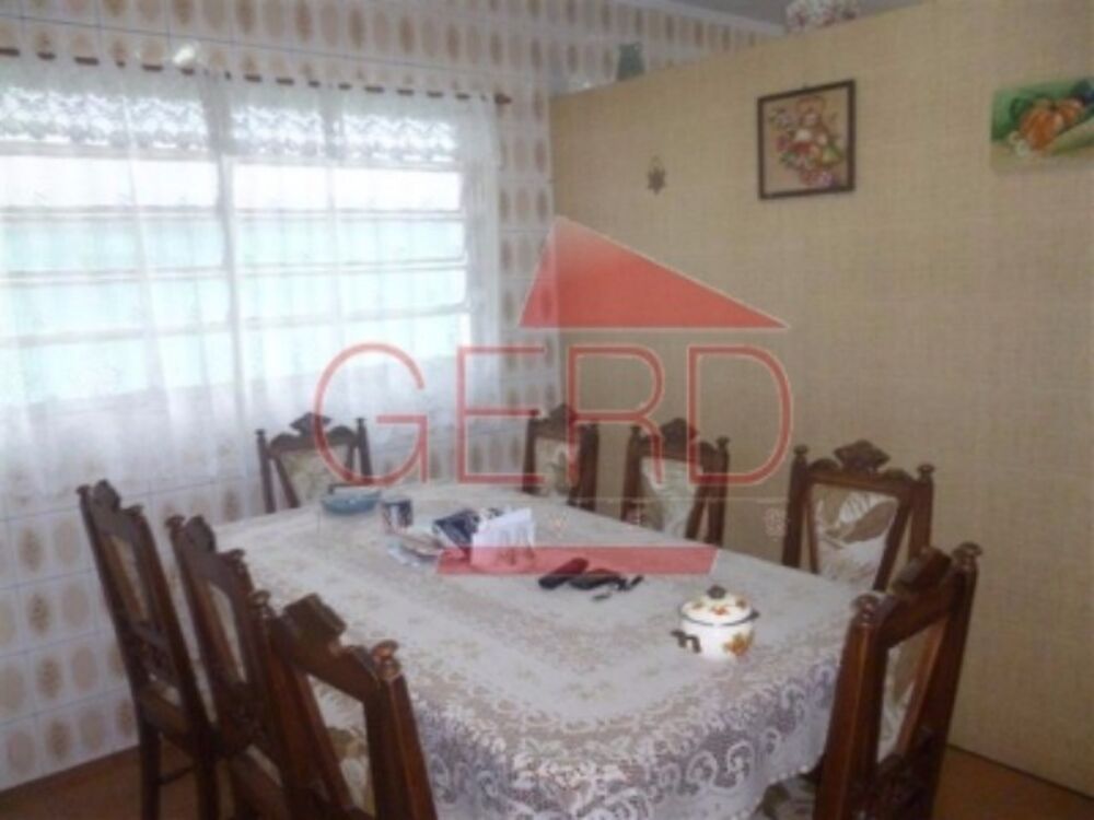 Casa à venda com 4 quartos, 200m² - Foto 2