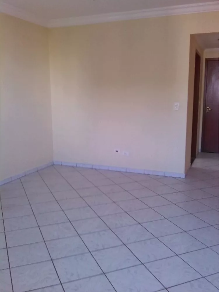 Apartamento à venda com 3 quartos, 80m² - Foto 2