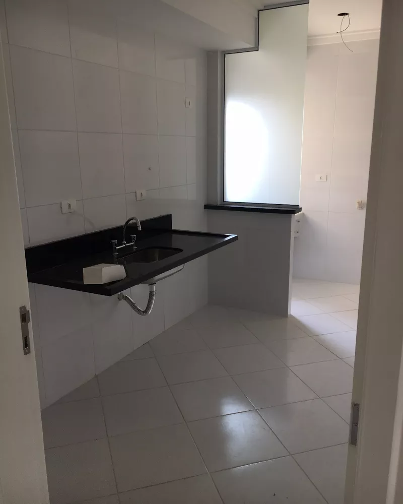 Apartamento à venda com 3 quartos, 72m² - Foto 2