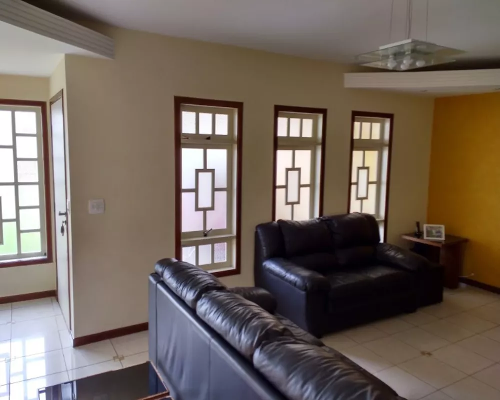 Sobrado à venda com 3 quartos, 300m² - Foto 2