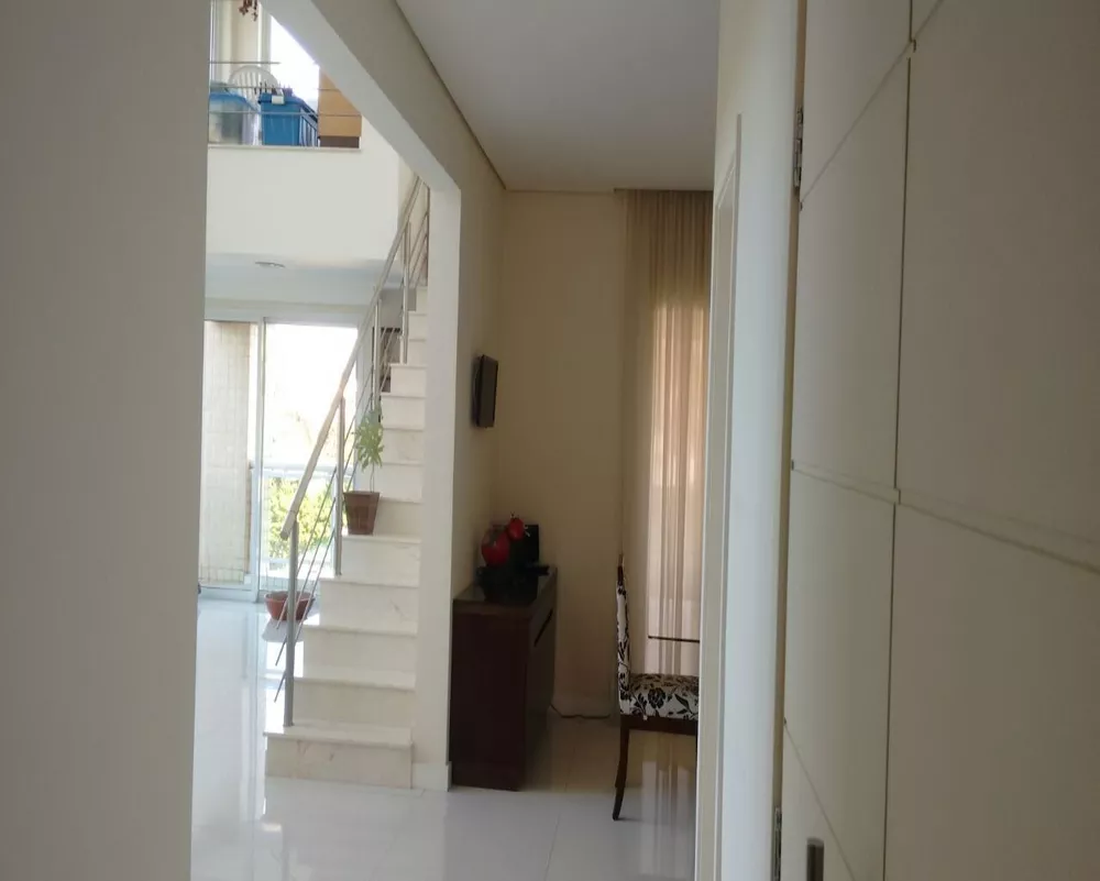 Apartamento à venda com 4 quartos, 215m² - Foto 2