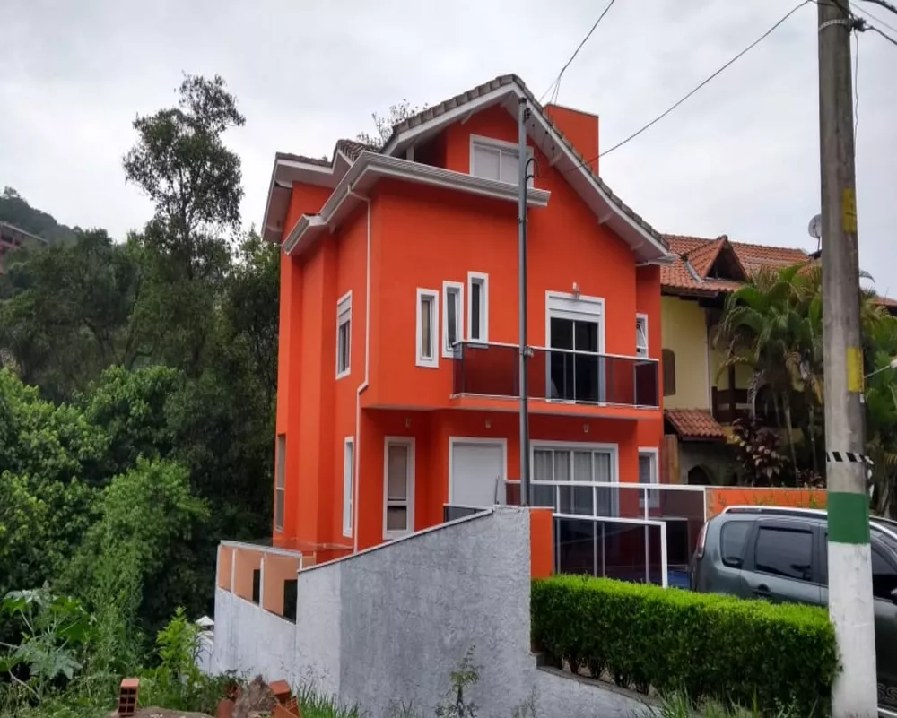 Sobrado à venda com 4 quartos, 300m² - Foto 1