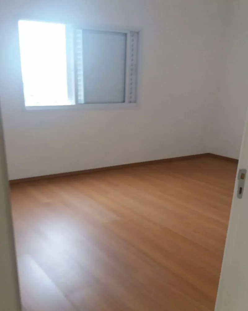 Apartamento à venda com 3 quartos, 70m² - Foto 2