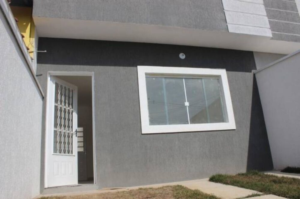 Casa à venda com 3 quartos, 75m² - Foto 1