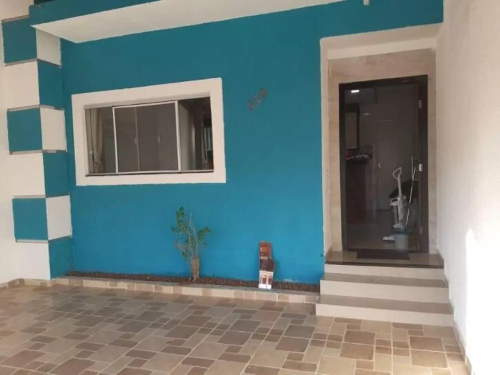 Casa à venda com 3 quartos, 77m² - Foto 1