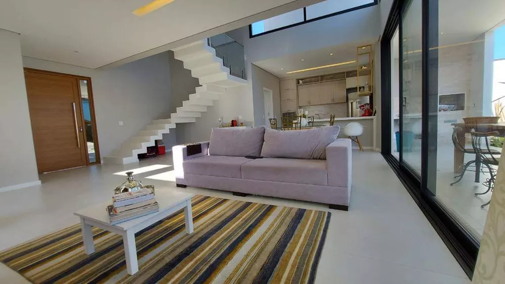 Casa à venda e aluguel com 3 quartos, 210m² - Foto 2