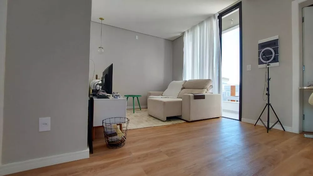 Casa à venda e aluguel com 3 quartos, 210m² - Foto 4