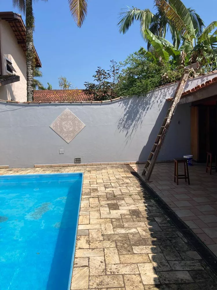 Casa à venda e aluguel com 4 quartos, 300m² - Foto 1