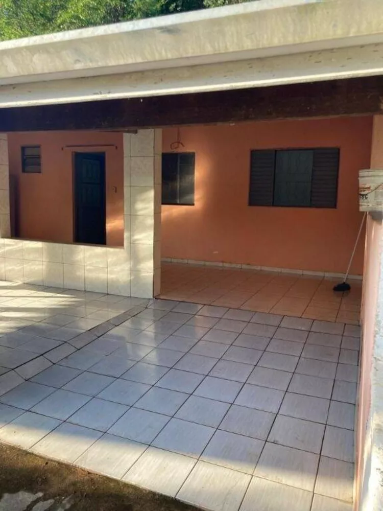 Fazenda à venda com 2 quartos, 180m² - Foto 1