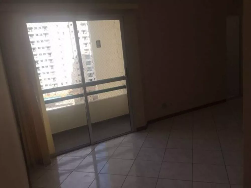 Apartamento à venda com 3 quartos, 70m² - Foto 2