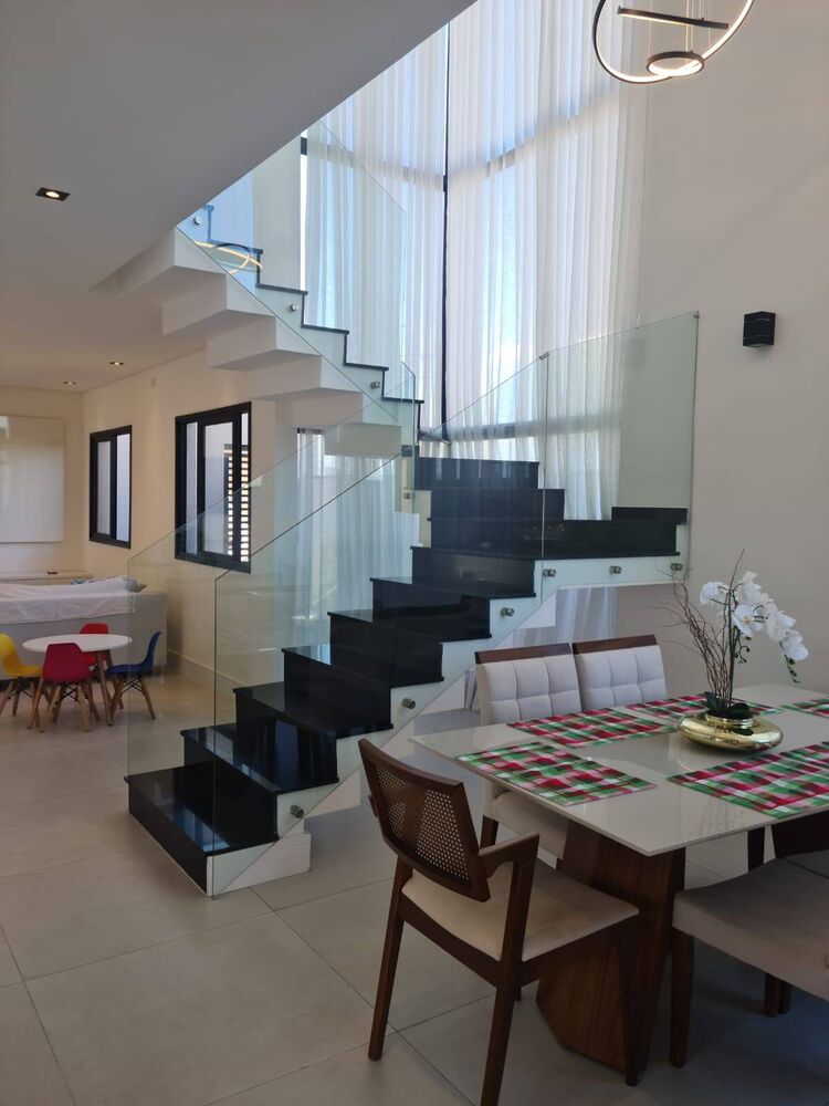 Casa à venda com 3 quartos, 240m² - Foto 1
